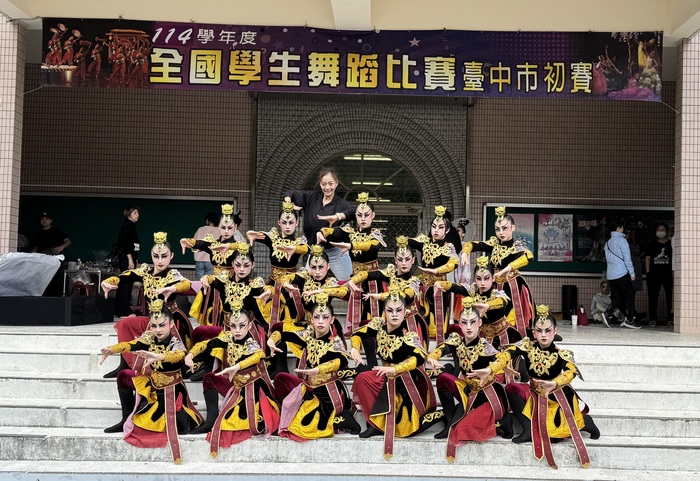 榮獲國中B團乙組(古典舞)特優第一名